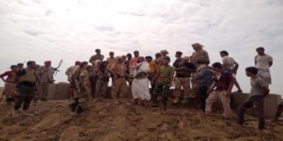 أبين : قيادات عسكرية تتفقد منطقة التماس بين القوات الجنوبية ومليشيا الاصلاح 