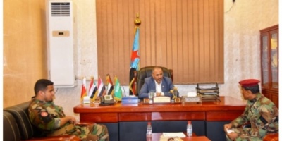 الرئيس الزُبيدي يشيد بيقظة وجاهزية  القوات الجنوبية