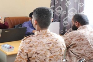 اللواء السادس مشاة يستكمل عملية صرف مرتبات منتسبيه وتسليحهم