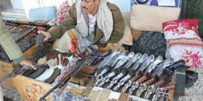 صحيفة الشرق الأوسط : صنعاء أصبحت سوق كبيرة لبيع السلاح بمختلف أنواعها 