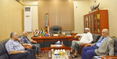 الرئيس القائد عيدروس الزُبيدي  يناقش مع رئيس تحرير صحيفة "الأيام" سُبل كسر الحصار المفروض على الإعلام الجنوبي
