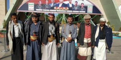 ضباط وافراد في مايسمى بالجيش الوطني يعودون لحضن الحوثي 