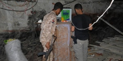 قوات الطوارئ باللواء الخامس دعم وإسناد تداهم عصابة بكريتر يوجد لديها غرف لتصنيع العبوات