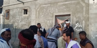 رئيس أنتقالي لحج يقدم واجب العزاء لأسرة الشهيد القائد سمير حنش الحوشبي .