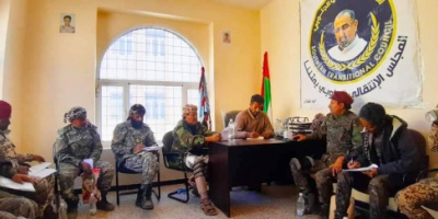 الربيعي يعقد إجتماعاً موسعاً مع قادة الكتائب الأمنية في قطاع يافع