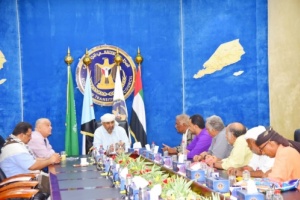 الرئيس القائد عيدروس الزُبيدي يلتقي بنخبة من أدباء وكتاب ومثقفي محافظة لحج
