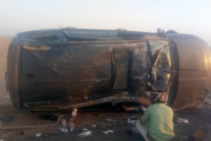 الحزام الامني في احور تعثر على سيارة محطمة بسبب حادث مروري بخط الملحة 