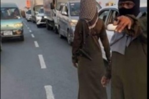 عدن : حملة أمنية بالاشتراك مع الشرطة النسائية تستهدف متنفسات في المنصورة 