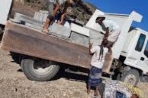 منتدى حوف الطبي التطوعي يقدم ٣٥٠ قطعة من طوب القبور لمقابر المديرية 