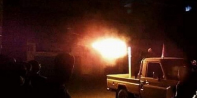 مدفعية المقاومة تحصد التجمعات الحوثية في الفاخر