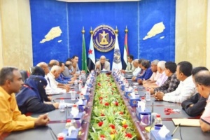 الوالي يلتقي بنخبة من الادباء والكتاب الجنوبيين