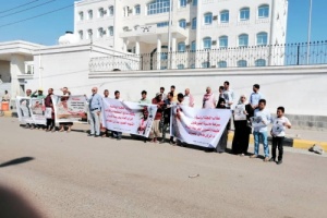 عدن : وقفة احتجاجية أمام مبنى النيابة العامة للمطالبة بمحاسبة مصاصي دماء الشهيد العميد الحمادي