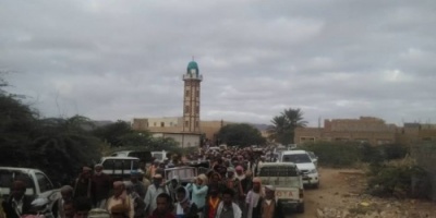 في موكب جماهيري مهيب تشييع جثامين الشهيدين ياسر ناصر شملق الكازمي واكرم بن صرعوف الكازمي إلى مثواهم الاخير