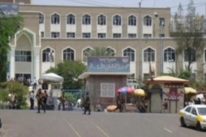 بعد سيطرة مليشيا الاخوان على مستشفى الثورة.. المرضى يتعرضون لعمليات الابتزاز 