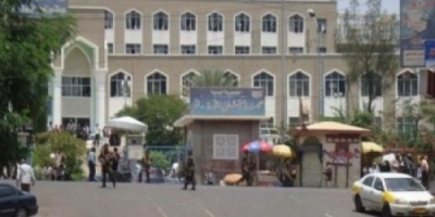 بعد سيطرة مليشيا الاخوان على مستشفى الثورة.. المرضى يتعرضون لعمليات الابتزاز 