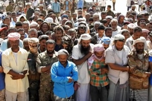 قائد الحزام الأمني بالضالع يتقدم تشيع شهيدين من ابطال جبهة الضالع 