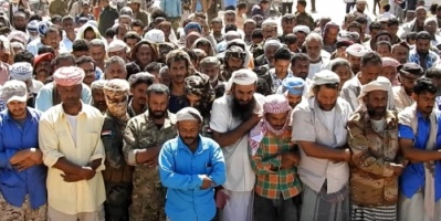 قائد الحزام الأمني بالضالع يتقدم تشيع شهيدين من ابطال جبهة الضالع 