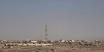 مليشيات الحوثي تقصف الأحياء السكنية وتثير الهلع في صفوف المواطنين بمدينة حيس 