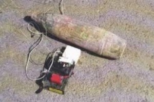 عامل نظافة يعثر على عبوة ناسفة في عدن 