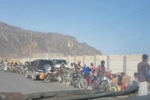 الشرعية تخنق سقطرى بازمة مشتقات نفطية 