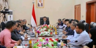 فضيحة جديدة للشرعية..  مكافحة الفساد : وزير بالشرعية يعمل مع الحوثيين 