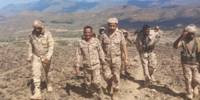 قائد اللواء الخامس دعم وإسناد يتفقد سير العمليات العسكرية في جبهة كرش