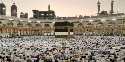 السعودية: إيقاف العمرة وزيارة المسجد النبوي مؤقتاً 