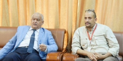 الوالي يناقش مع نائب مدير مياه عدن مشاكل الصرف الصحي