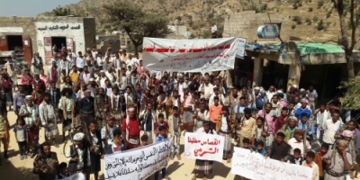 مسيرة ووقفة حاشدة لابناء القبيطة تطالب بالقصاص من قاتل القباطي في مدينة تعز