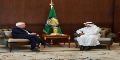 لقاء يجمع غريفيث بأمين عام مجلس التعاون الخليجي لبحث مستجدات الوضع في اليمن.