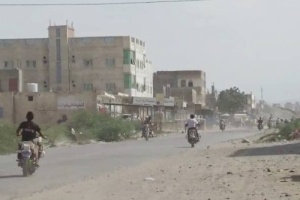مليشيات الحوثي تقصف الأحياء السكنية والمحلات التجارية في مدينة حيس بقذائف المدفعية 