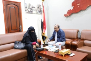 رئيس الجمعية الوطنية يلتقي رئيسة اتحاد نساء حضرموت الساحل