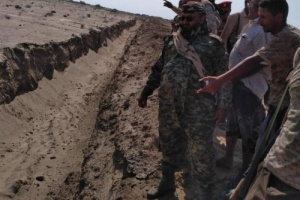 قائد اللواء الثاني عشر صاعقة يتفقد القوات الجنوبية في شقرة بأبين 