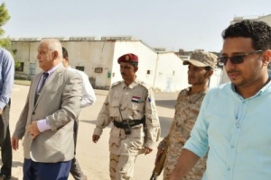 الدكتور الوالي يتفقد مستشفى صلاح الدين ب #البريقة