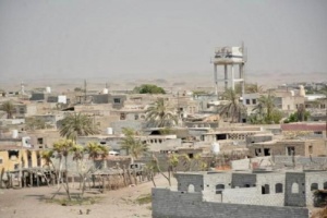 مليشيات الحوثي تستهدف القرى السكنية شمال الدريهمي بقذائف المدفعية 