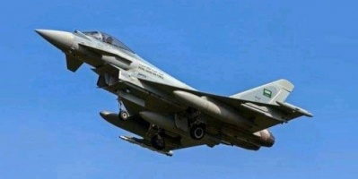مقاتلات التحالف تشن سلسلة غارات على مواقع الحوثيين شمال قعطبة 