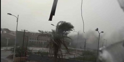 توثيق يظهر تفجير المليشيات الحوثية مقر نقطة الرقابة الخامسة بالحديدة