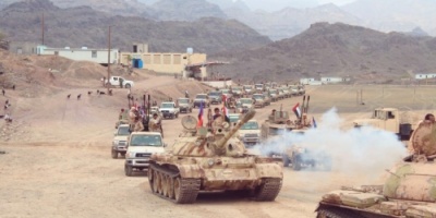 القائد النوبي يدفع بتعزيزات عسكرية كبيرة من قوات اللواء الخامس دعم وإسناد صوب عدن وابين .