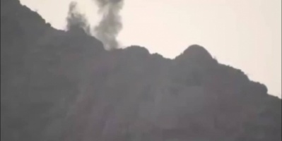 مدفعية القوات المشتركة تدك موقع يتحصن فيه قناص حوثي غرب جبال رسيان بالبرح