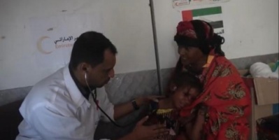 عيادة متنقلة للهلال الإماراتي تقدم خدماتها لمرضى الضنك والملاريا بالتحيتا