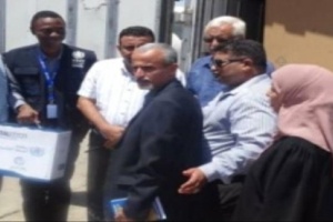 لجنة مجابهة "كورونا" بالمجلس الانتقالي تُسلم عددا من الأجهزة الطبية والوقائية لمحجر الأمل الصحي بالبريقة