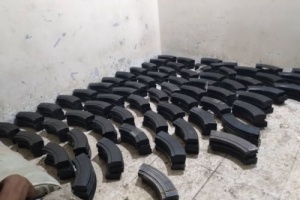 نقطة دوفس تضبط شحنة مخازن سلاح كان بطريقها لعدن 