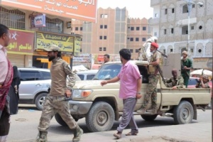 مصدر أمني بعدن يتوعد المخالفين لحملة إغلاق الأسواق 