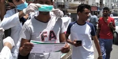 بدعم الانتقالي"فريق الأيادي الطبية" يقوم بحملات توعوية ضد فيروس "كورونا"في مديريات عدن.