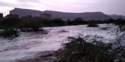 الحزام الأمني في مديرية أحور تحذر من سيول جارفة في الخط العام الدولي 