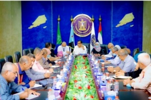 السقطري يرأس اجتماعاً موسعاً للجنة الإغاثة والأعمال الإنسانية ويوجّه بسرعة إغاثة المنكوبين