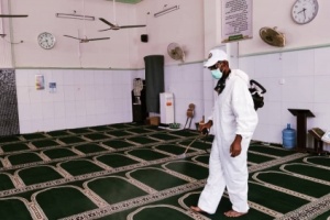 فيما قيادات الانتقالي لبقية المديريات تستعد بحملات مماثلة ..انتقالي المكلا تواصل حملات الرش الوقائية من كورونا في المكلا وحورة ووادي العين 