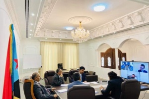 عبر الاتصال المرئي.. الرئيس الزُبيدي يعقد اجتماعاً مع المبعوث الأممي مارتن غريفيثس