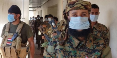 منتسبو كتيبة احتياط2 بألوية الدعم والإسناد يلتزمون بالاحترازات الصحية أثناء طابور استلام الراتب