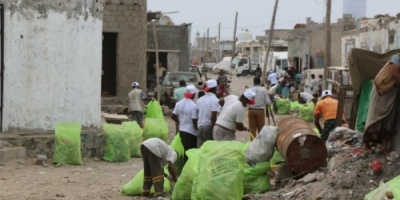 الهلال الأحمر الإماراتي يدشن حملة نظافة ضمن الإجراءات الاحترازية لمواجهة كورونا في مديرية ذوباب بالساحل الغربي 